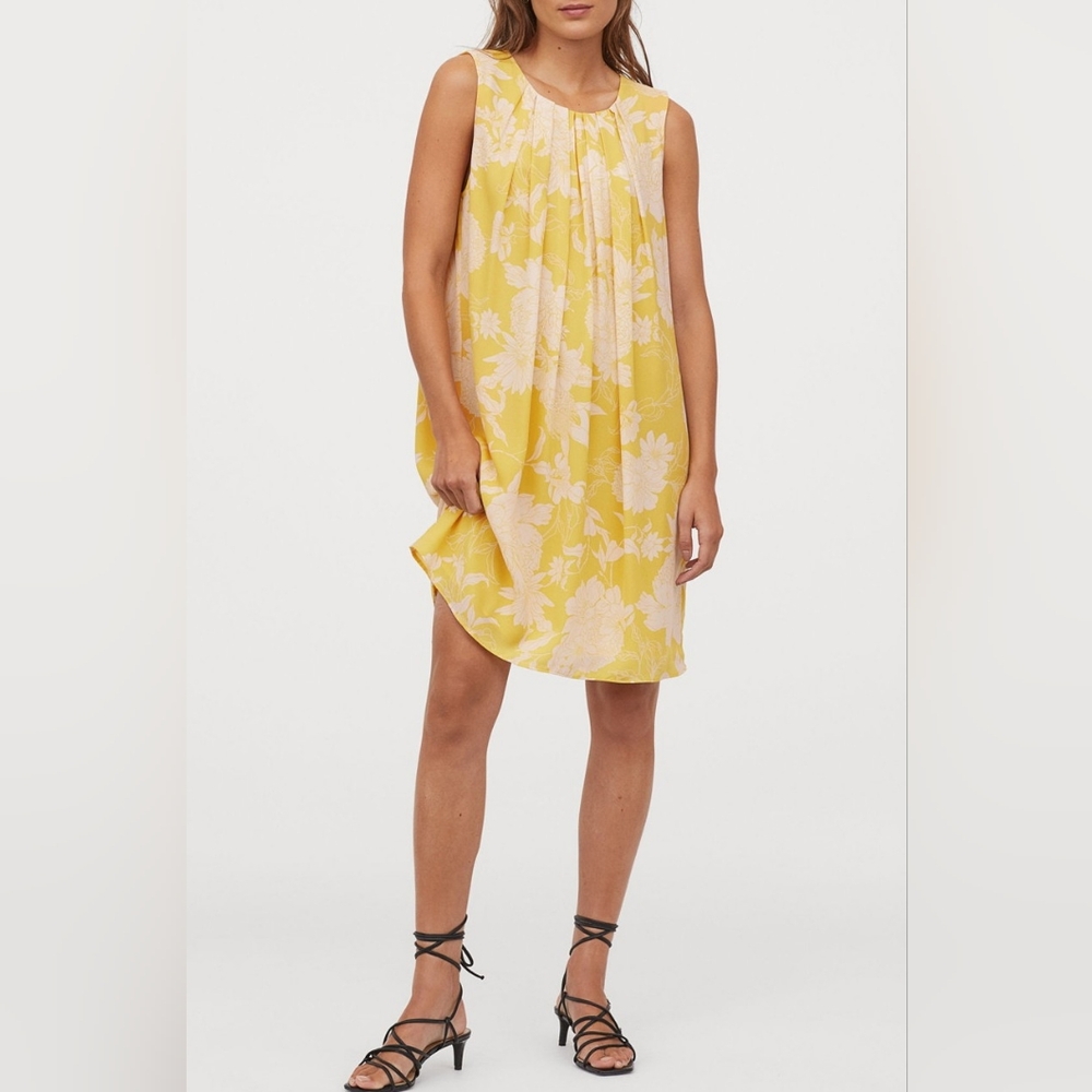 H&M Women's Canary Yellow and White Sleeveless Floral Pleated Shift Dress. (L)